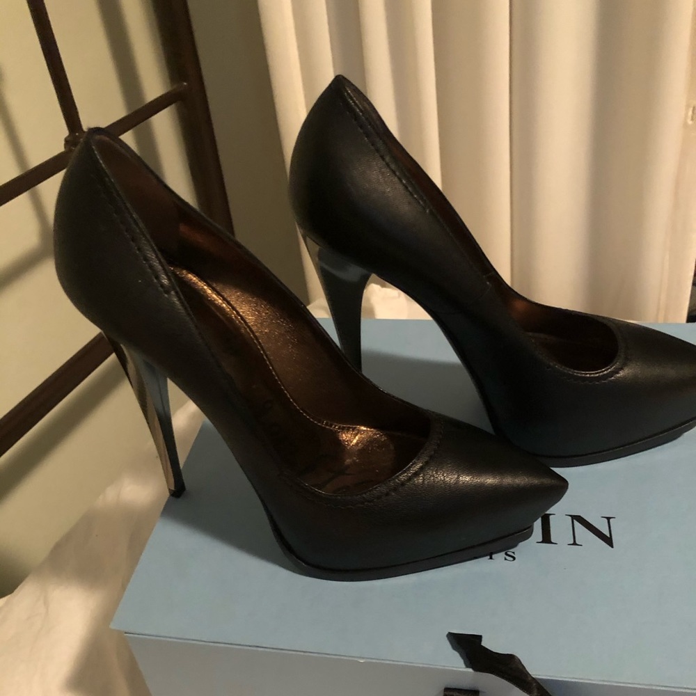 Lanvin Pumps!